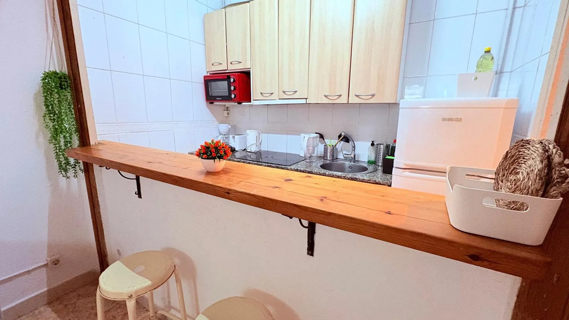 Amazing And Stylish Flat For 4 People With Breakfast Included 2 Blocks Away From Poblenou Beach バルセロナ
