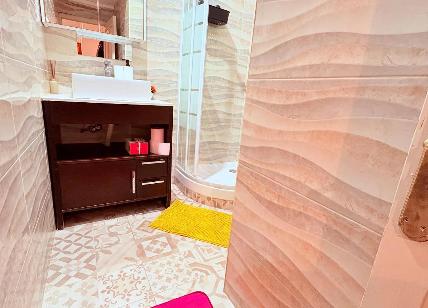 Amazing And Stylish Flat For 4 People With Breakfast Included 2 Blocks Away From Poblenou Beach バルセロナ アパート