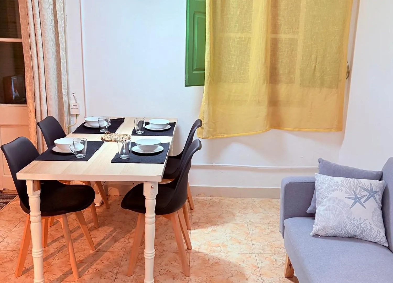Amazing And Stylish Flat For 4 People With Breakfast Included 2 Blocks Away From Poblenou Beach Barcelona Spanien