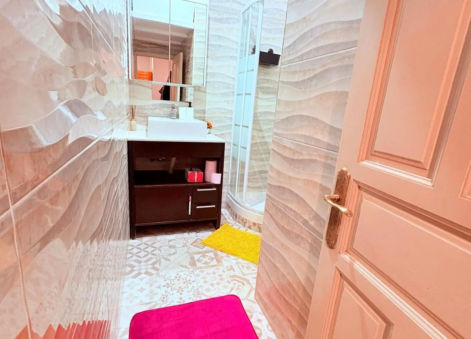 Amazing And Stylish Flat For 4 People With Breakfast Included 2 Blocks Away From Poblenou Beach Barcelona Spanien